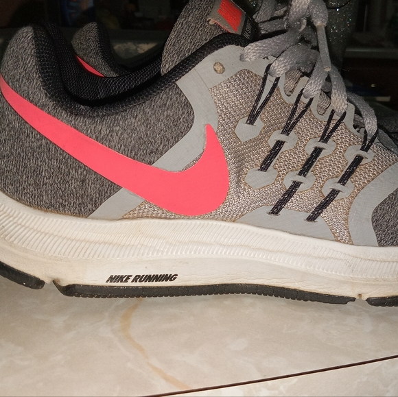 Women's Nike Air Max - Picture 4 of 6
